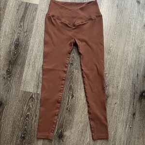 Brown High-Waisted Ribbed Leggings
